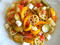 Pasta con peperoni e zucchine