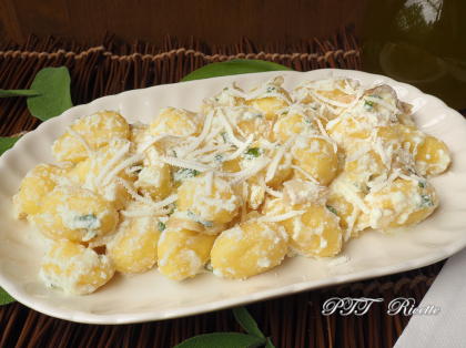 Gnocchi alla salvia, ricotta e scalogni