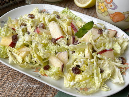 Insalata di verza con mele, uvetta e latticello