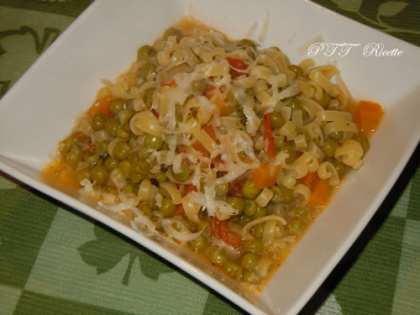 Pasta e piselli con carote