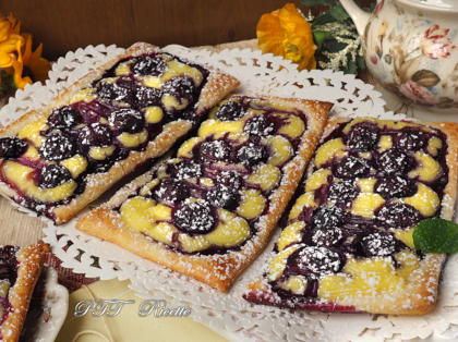 Sfogliatine con crema pasticcera e mirtilli
