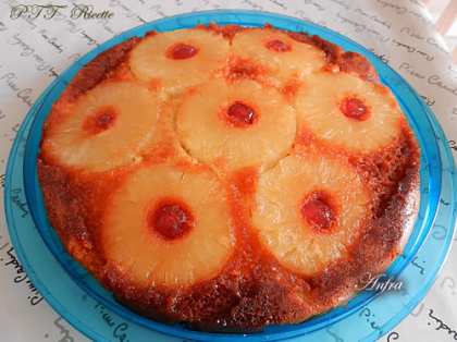 Torta di ananas caramellata